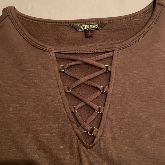 Sanctuary Sweatshirt - Picture 2 of 4